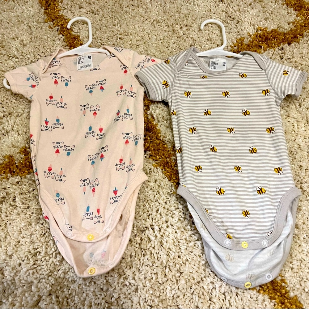 Uniqlo baby unique print 12-18m onesie